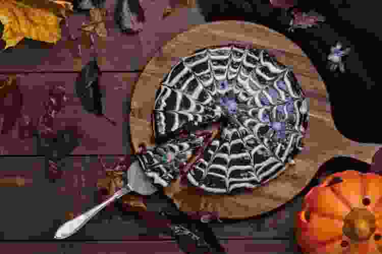 spiderweb cake Halloween food ideas