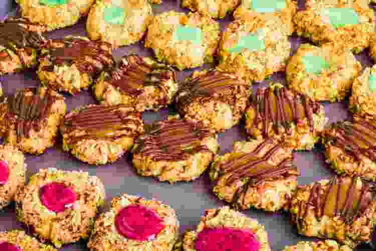 thumbprint valentine's day cookies