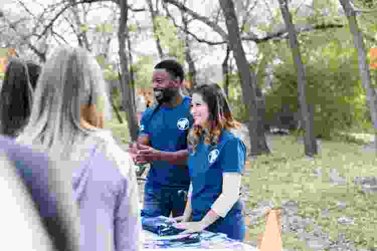 couple volunteering together