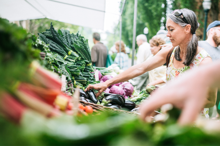 the farmers market is a great thing to do in Dallas for adults