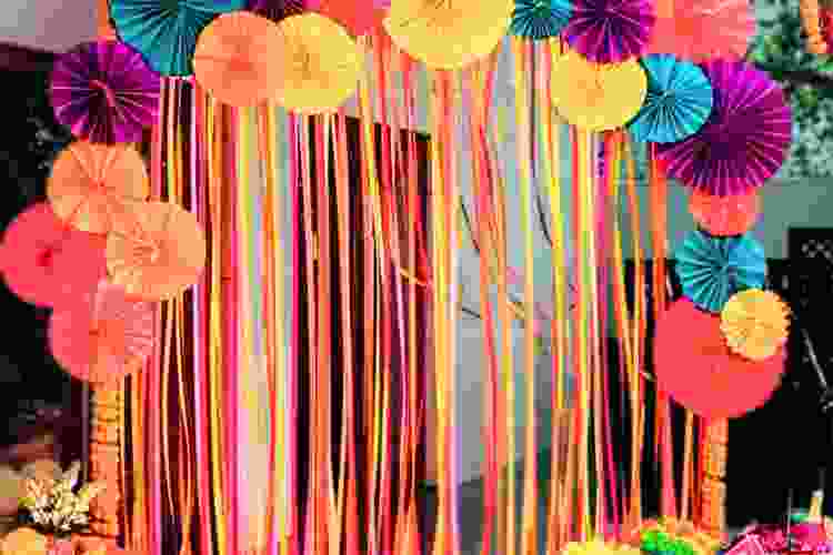 flower streamers