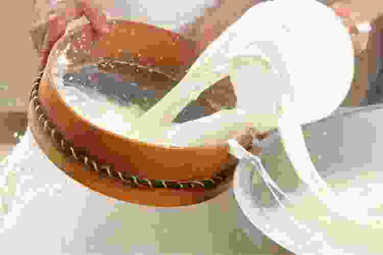 Stretching mozzarella cheese