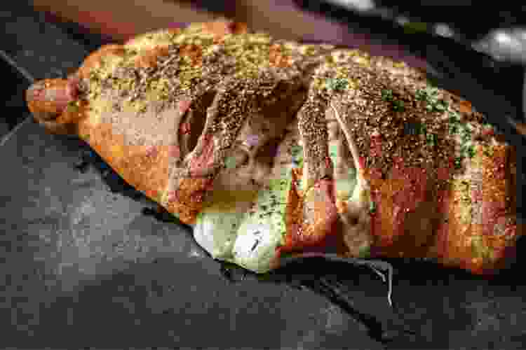 Mozzarella calzone