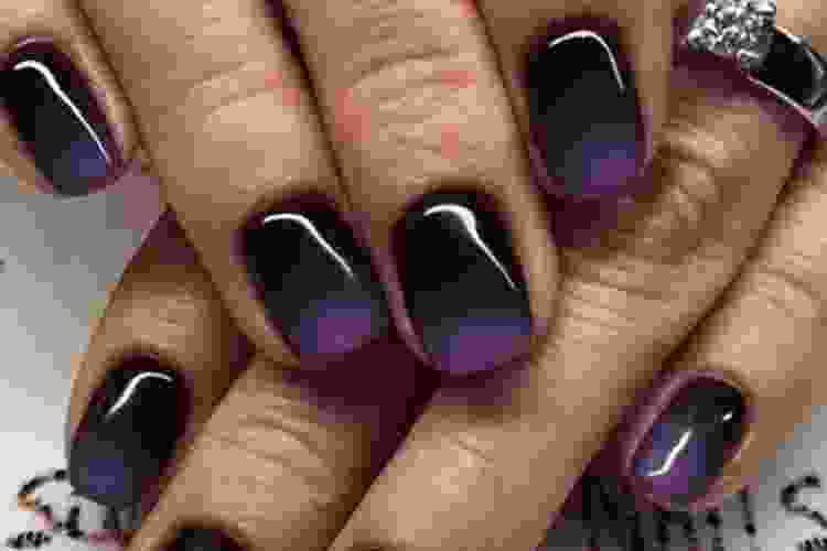 black gradient nails