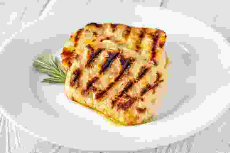 Grilled halloumi cheese