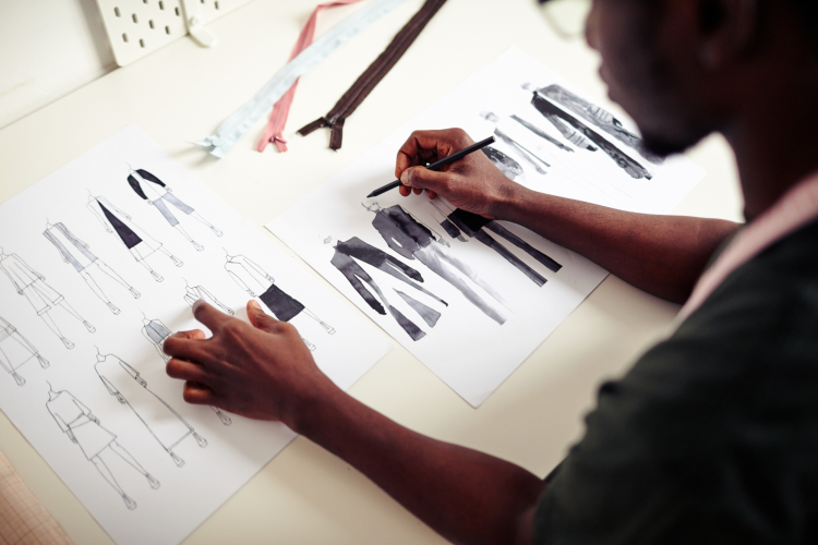 Fashion Student Drawing in Summer program for high school students