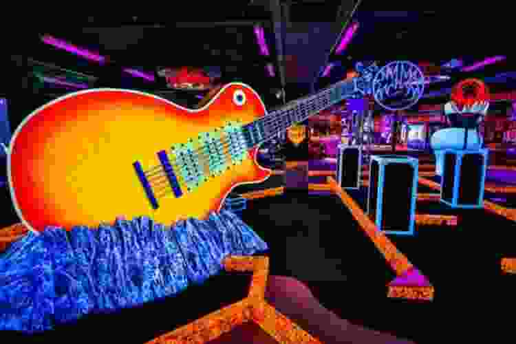 KISS by Monster Mini Golf