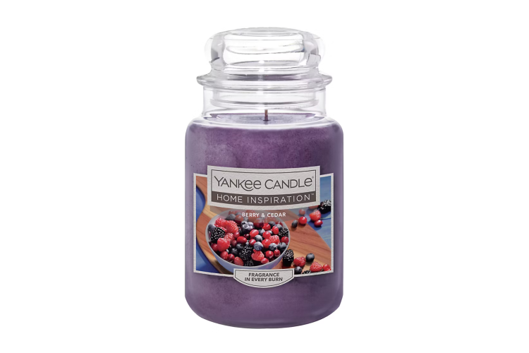 Berry and Cedar Yankee Candle