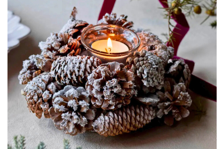 DIY Pinecone candle holder