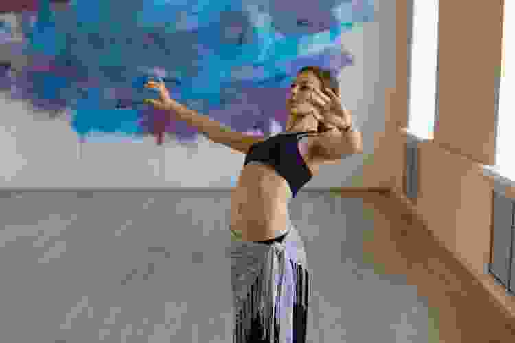 figure 8 belly dance step