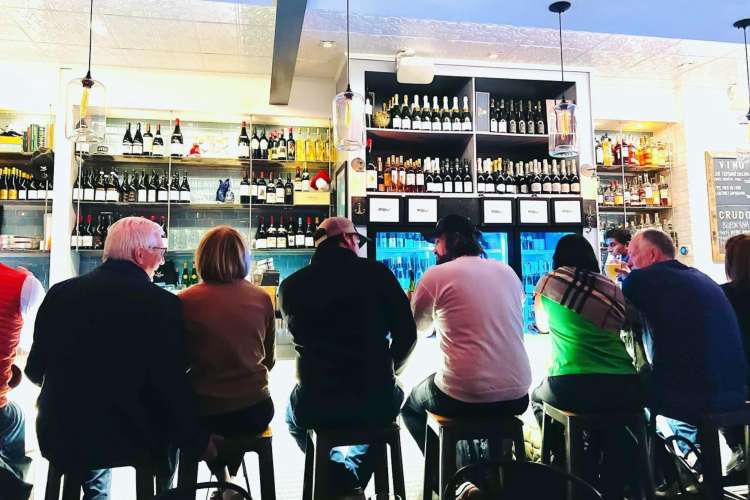 the packed oyster bar at Select Oyster Bar