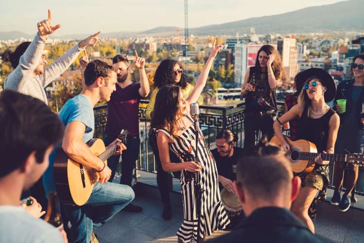 Live music makes a great last-minute date idea.