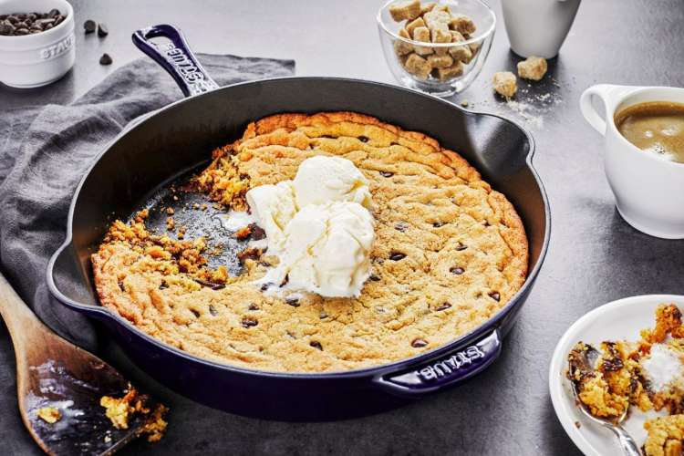 the Staub Traditional 11” Skillet in black is one of the best cast iron pans