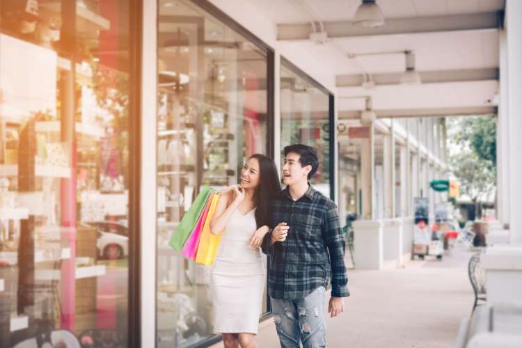 Window shopping at a mall is a relaxing last-minute date idea.