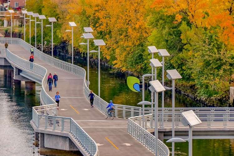 pathway along the schuylkill banks boardwalk in the fall