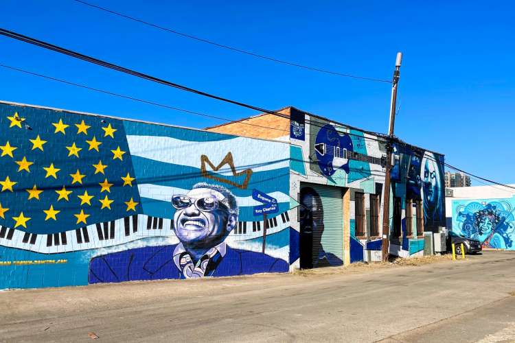 explore the murals in deep ellum for a fun thing to do in dallas