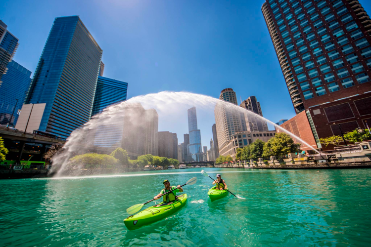 kayaks on the chicago river