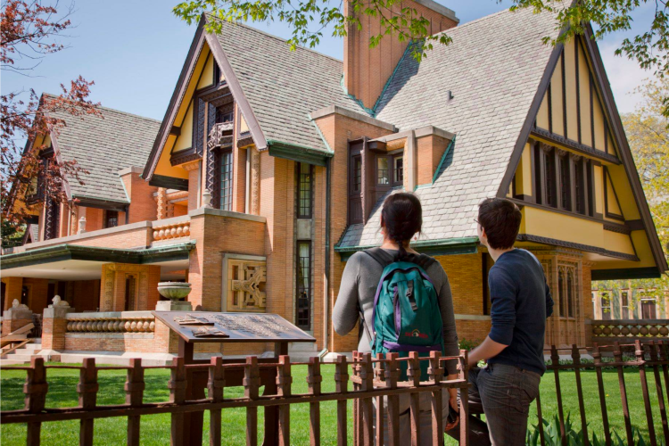 touring Frank Lloyd Wright architecture for a fun thing to do in chicago