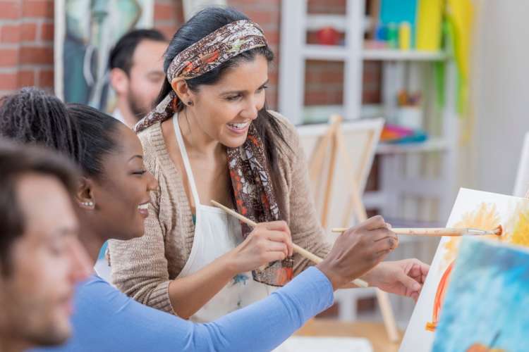 Painting classes are great team building activities in Toronto.