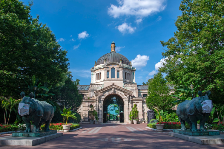 entrance to the bronx zoo