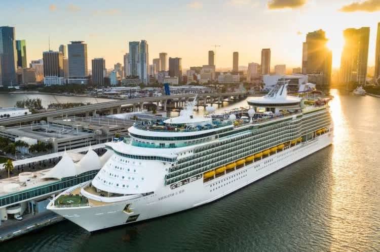 royal caribbean cruise ship at port