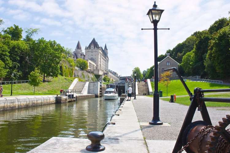 Brunch at Wilfrid's is a classy date idea in Ottawa.