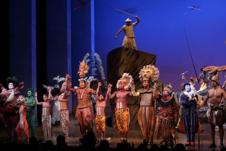 actors performing the lion king on broadway