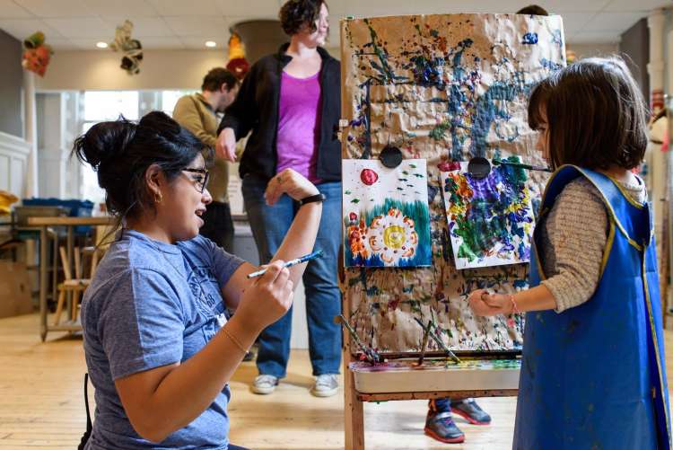 children painting with an art teacher at the children's museum of pittsburgh