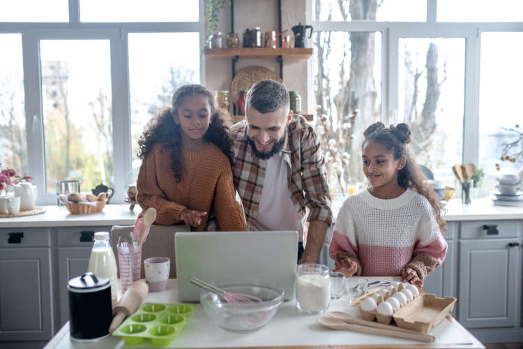 dad taking online cooking classes with his kids