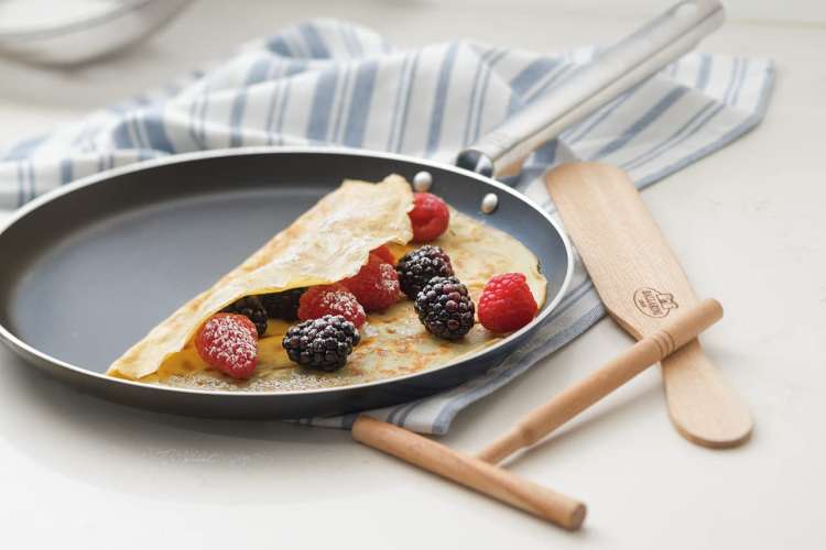 Ballarini Crepe Pan Set comes with a crepe type of pan