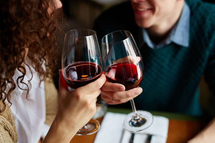 couple enjoying a virtual wine tasting