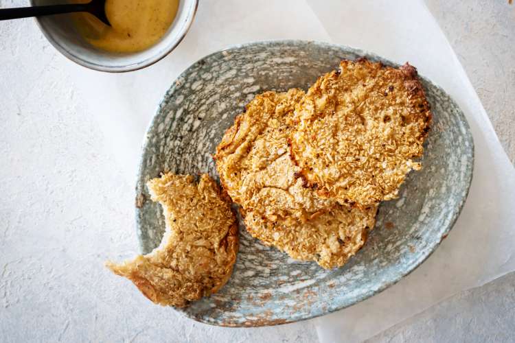 these baked cauliflower chips are a healthy super bowl appetizer