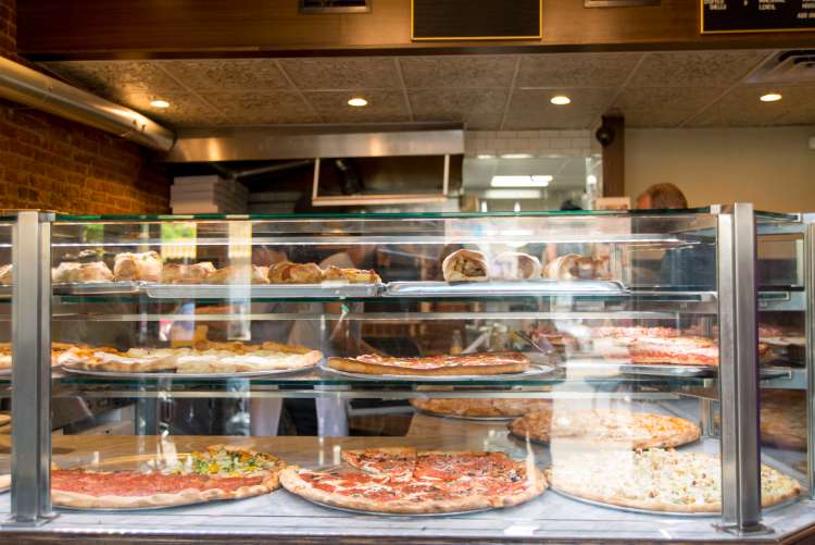 enjoy a landmarks of manhattan pizza tour in nyc