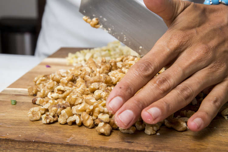 walnuts are a heart healthy snack