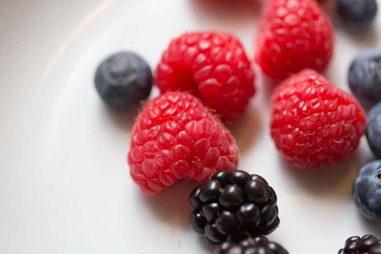 berries are an energy-boosting food