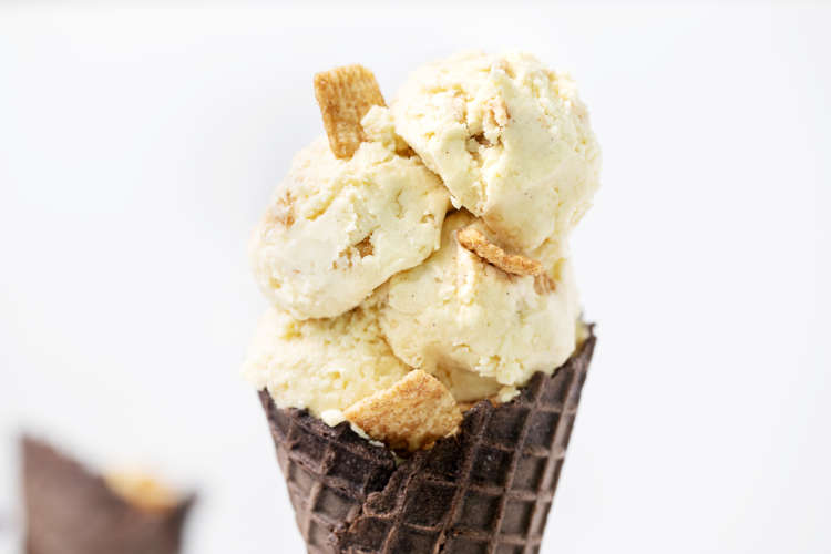 cinnamon toast crunch ice cream is a no churn, delicious treat