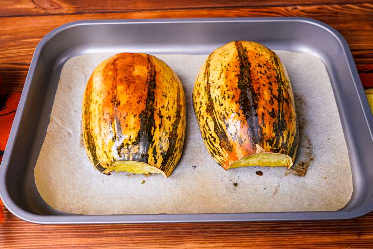 how to cook spaghetti squash in the oven