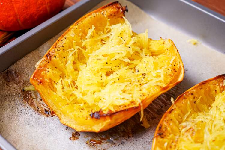 how to cook spaghetti squash in the microwave