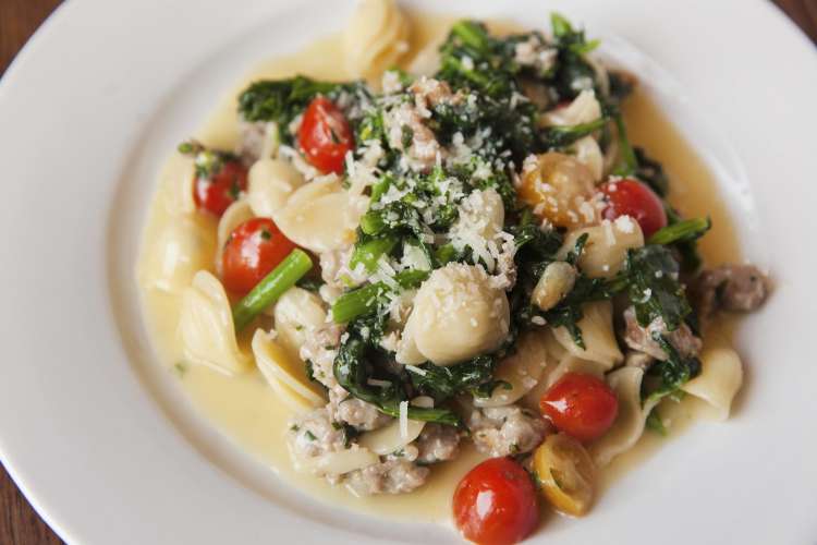 homemade pasta with spinach and tomatoes 