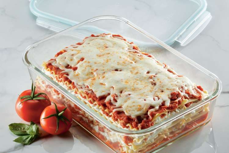 This Lasagna Pan Lets You Cook Three Meals At Once - Chicago Metallic  Lasagna Trio Pan 