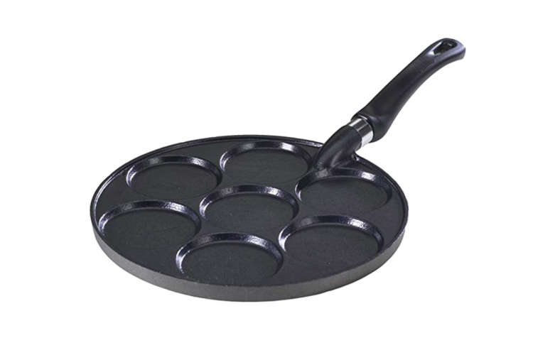 https://res.cloudinary.com/hz3gmuqw6/image/upload/c_fill,q_60,w_750,f_auto/Nordic-Ware-Silver-Dollar-Pancake-Pan-phpZTjEZs