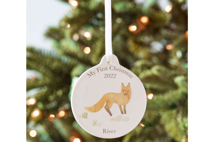 A keepsake ornament is a beautiful Christmas gift for moms.