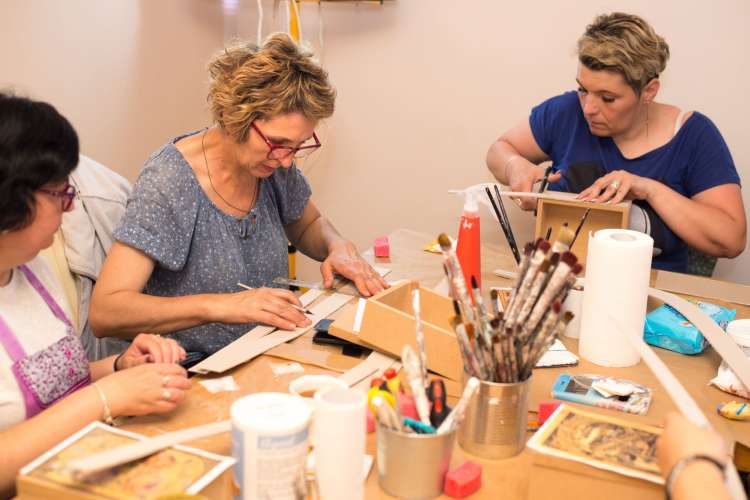 women participating in an art class