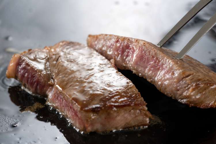 sliced sirloin steak