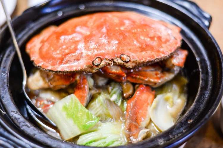 crab dish in clay pot