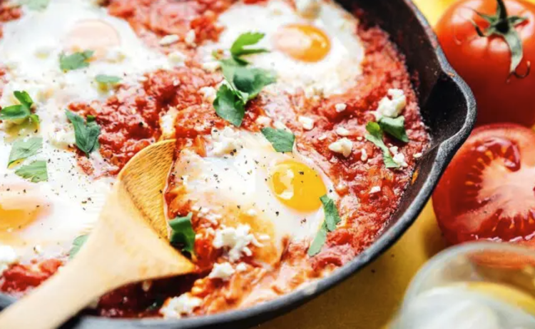 shakshuka is a versatile keto lunch idea