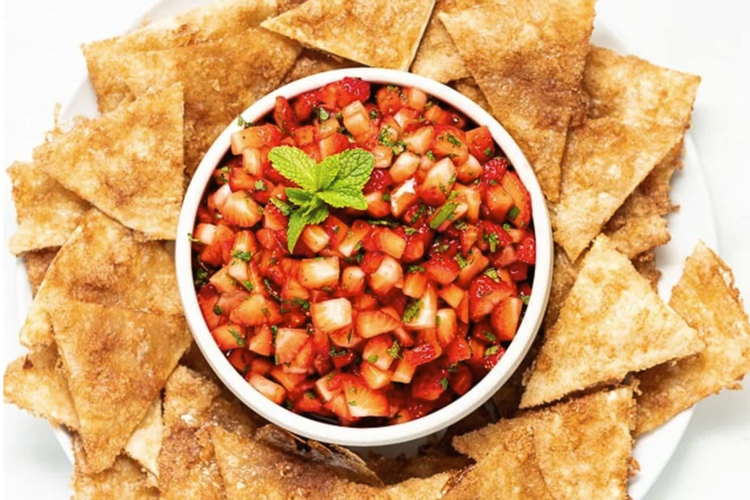 dessert strawberry salsa with cinnamon chips are a deliciously crispy healthy strawberry dessert