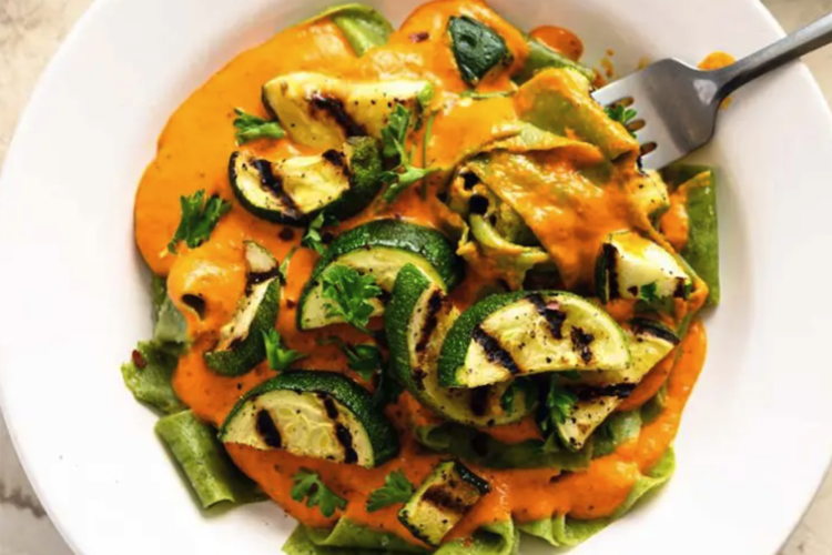 spinach pappardelle with roasted red pepper sauce starts with a healthy base for a flavor packed healthy vegan pasta dish