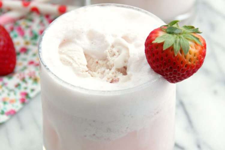 strawberry soda floats are a creamy, refreshing easy strawberry dessert