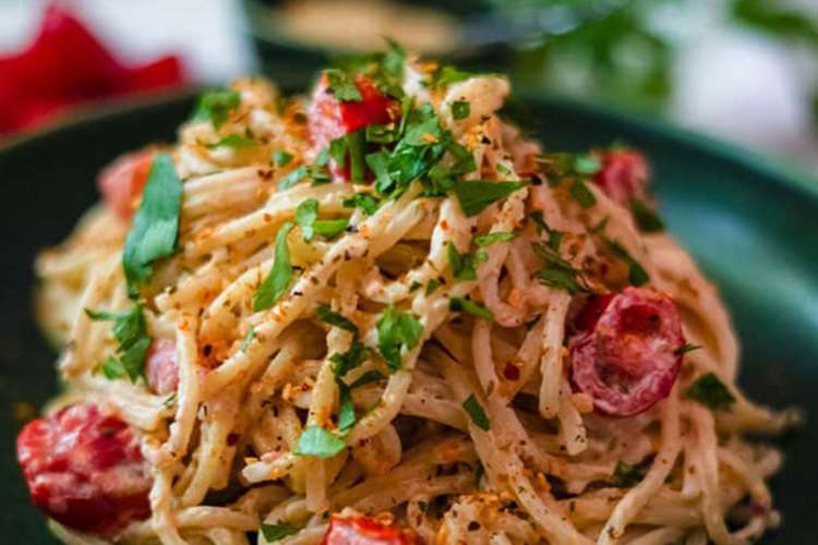 vegan creamy garlic pasta is a savory and creamy easy vegan pasta recipe